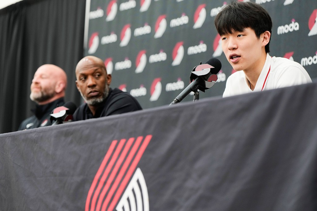 比卢普斯：杨瀚森训练中不理解一些战术点 我会叫停给他详细解释